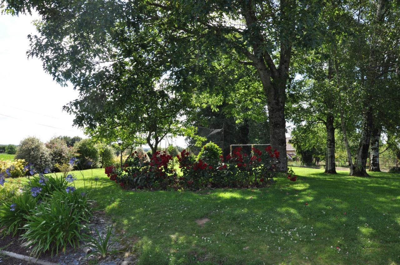 Perrault Gites Loscouet-sur-Meu エクステリア 写真